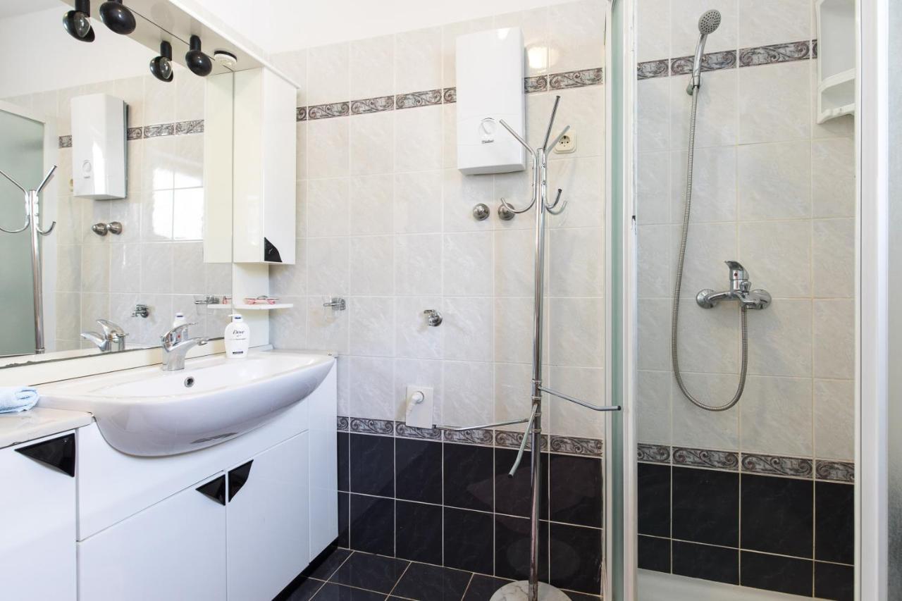 Apartmani Anita Punat Buitenkant foto