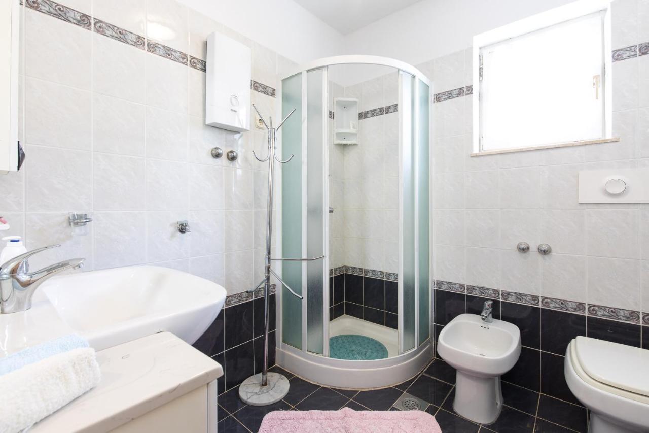 Apartmani Anita Punat Buitenkant foto